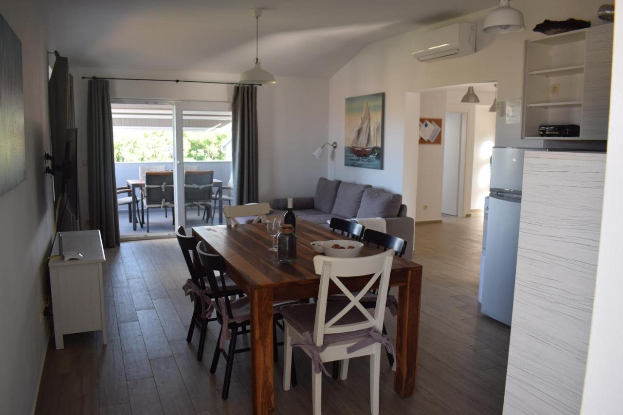 Apartments Mondo Vir Exterior photo