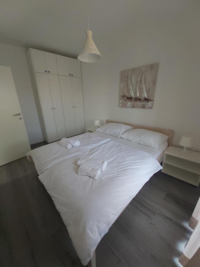 Apartments Mondo Vir Exterior photo
